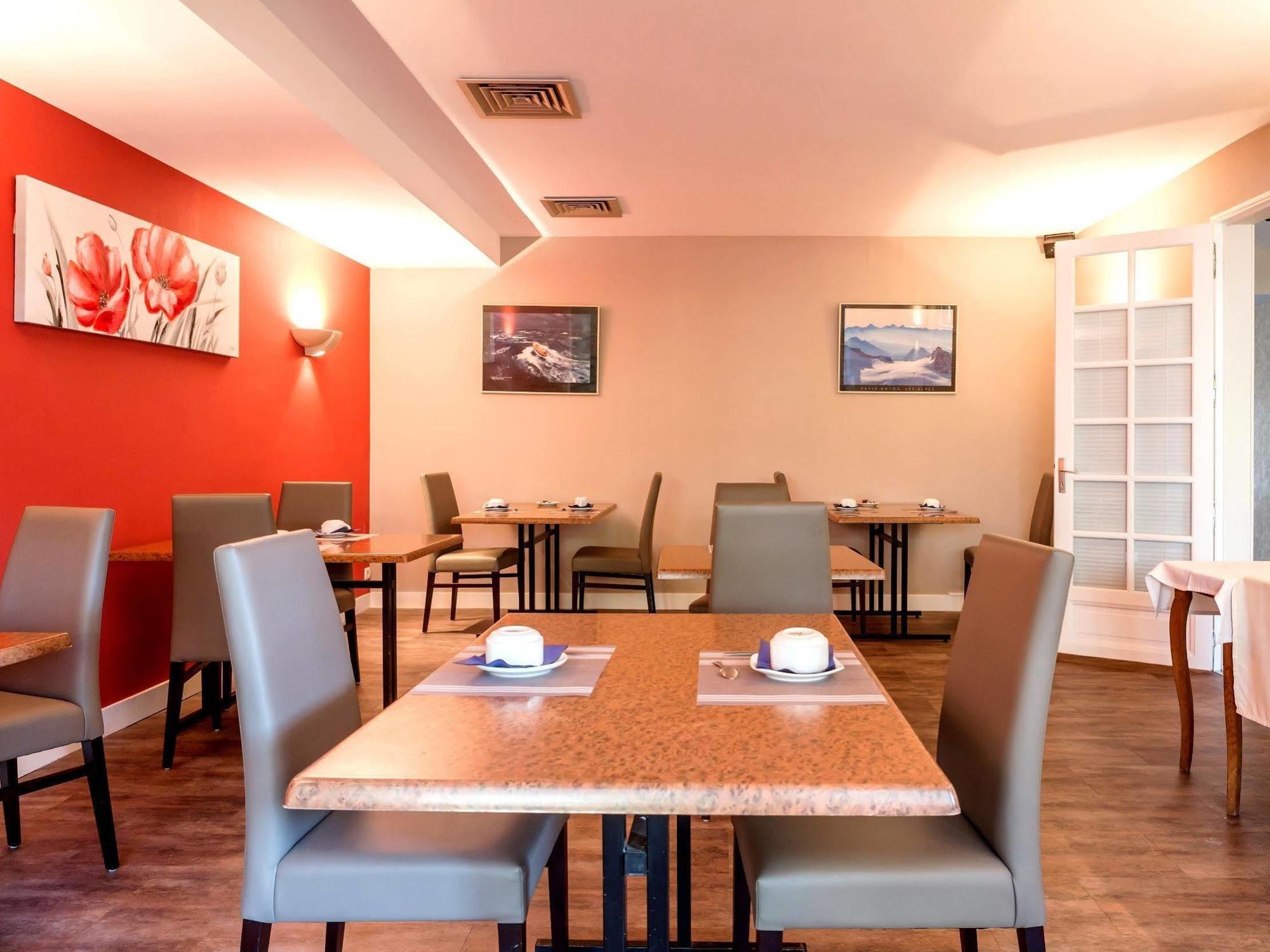Hotel Restaurant La Boule D'Or Barbezieux-Saint-Hilaire Kültér fotó