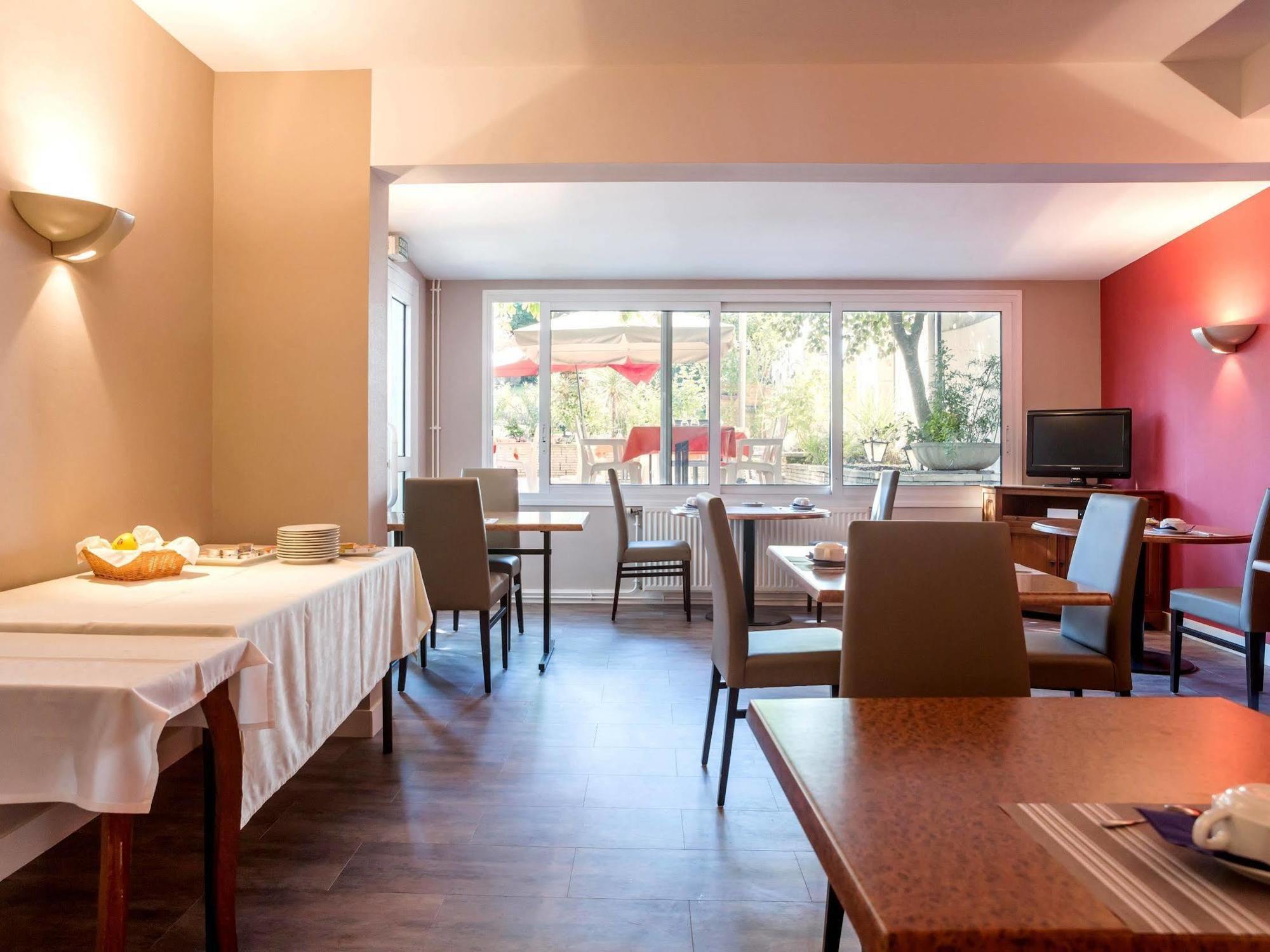 Hotel Restaurant La Boule D'Or Barbezieux-Saint-Hilaire Kültér fotó