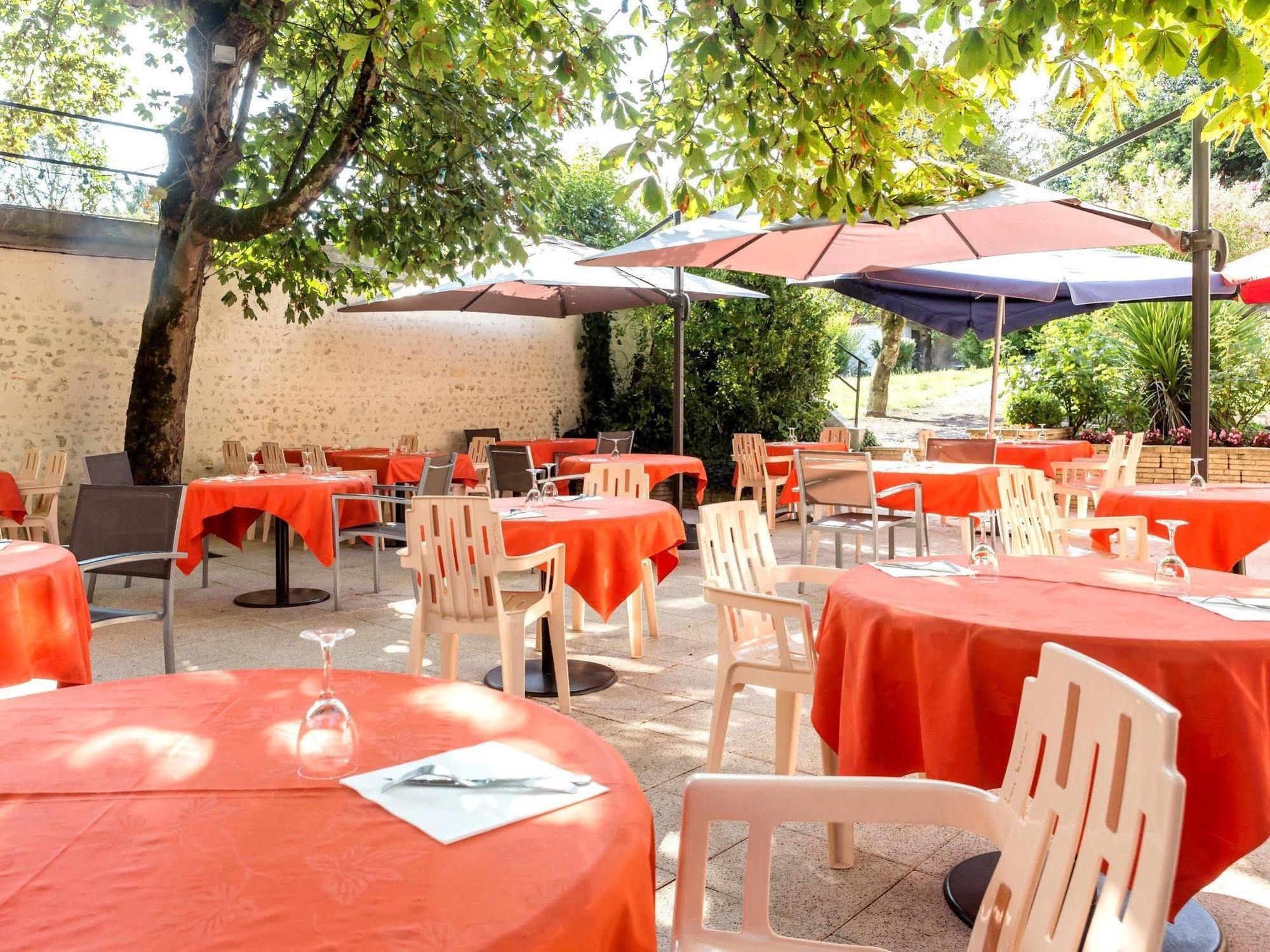 Hotel Restaurant La Boule D'Or Barbezieux-Saint-Hilaire Kültér fotó