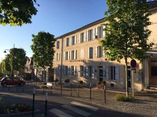 Hotel Restaurant La Boule D'Or Barbezieux-Saint-Hilaire Kültér fotó